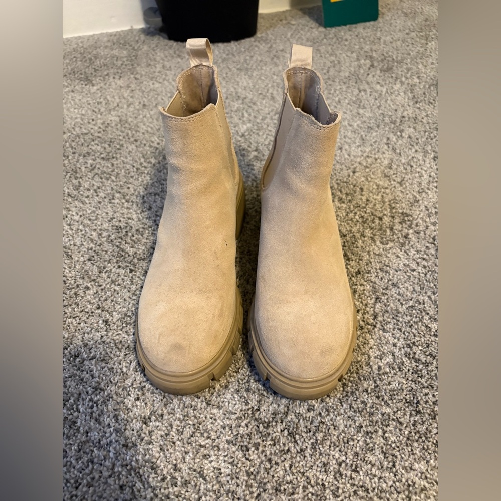 USED Women’s Steve Madden Tan Suede Ankle Boots Size 7.5